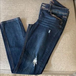 Women Delia’s skinny jeans.